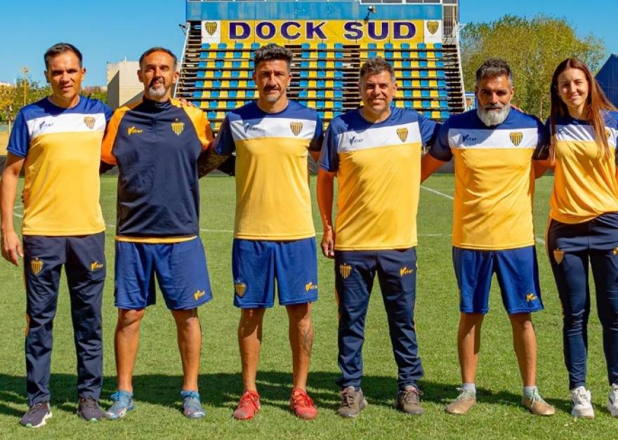 Miguel Elía, de técnico campeón con Uribelarrea FC a Dock Sud
